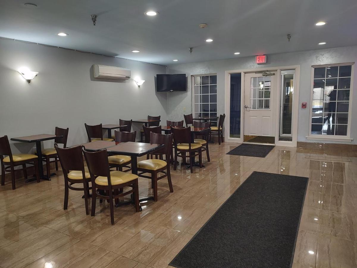 Hilltop Inn & Suites, Near Foxwoods Casino Норт-Стонінгтон Екстер'єр фото