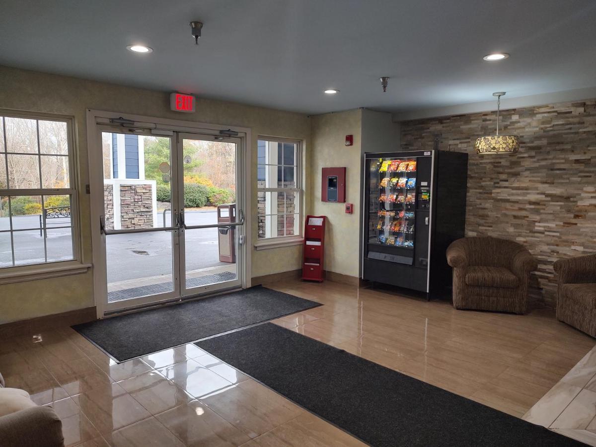 Hilltop Inn & Suites, Near Foxwoods Casino Норт-Стонінгтон Екстер'єр фото