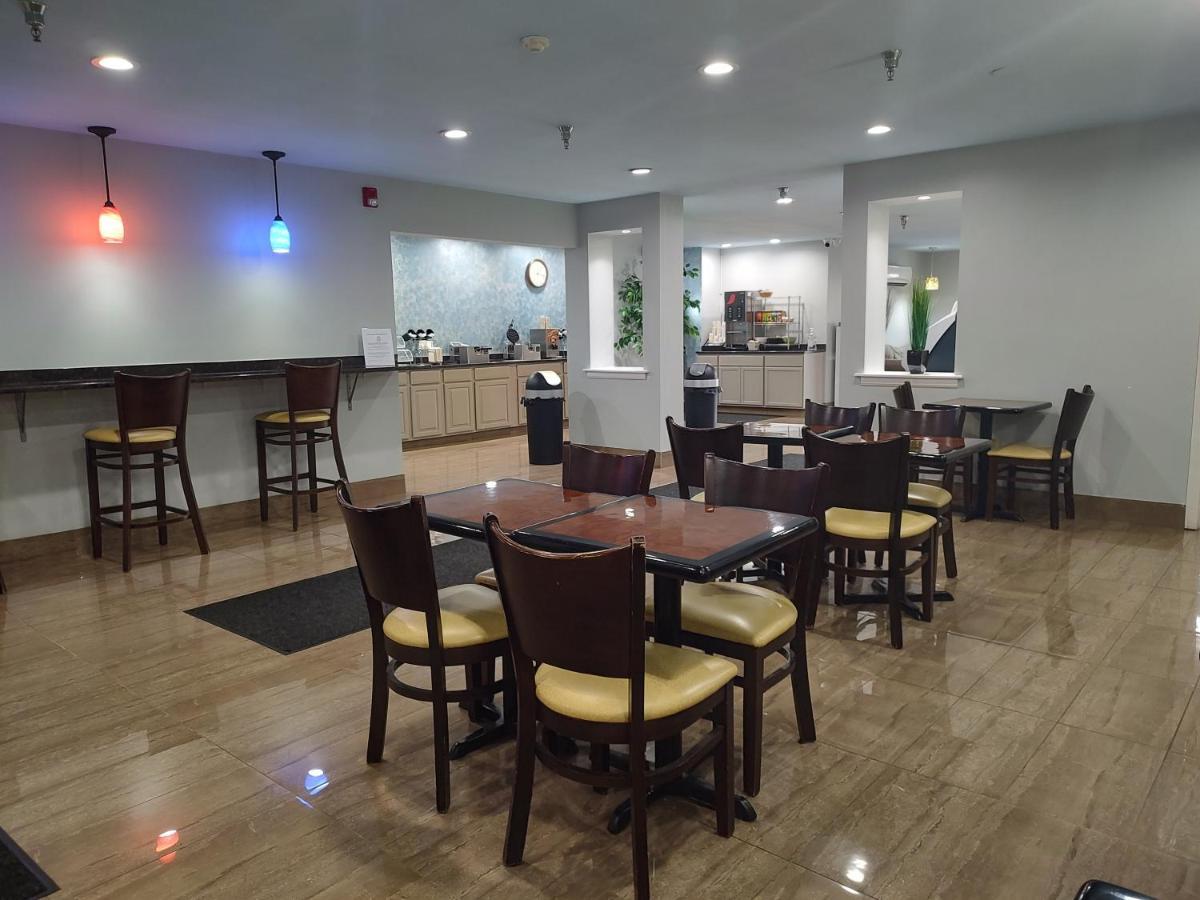 Hilltop Inn & Suites, Near Foxwoods Casino Норт-Стонінгтон Екстер'єр фото