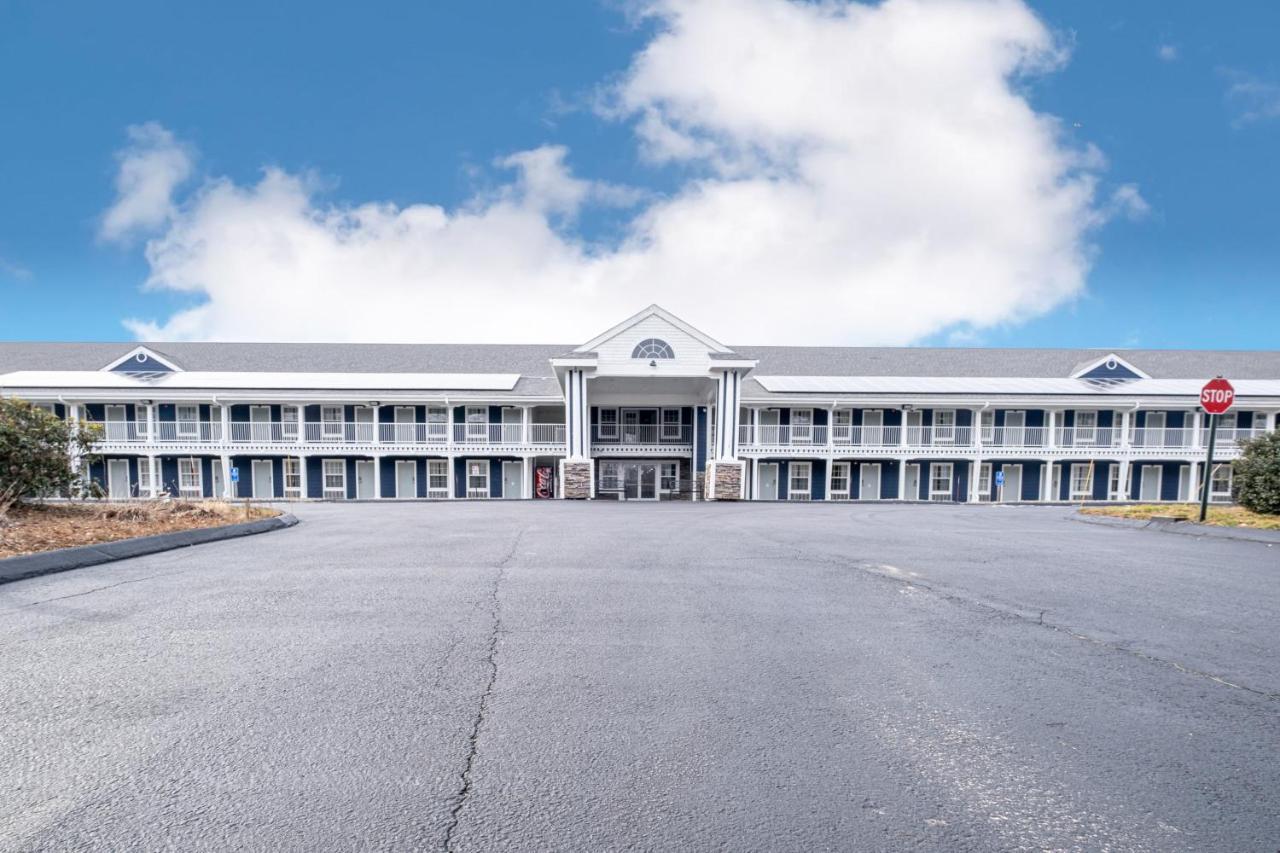 Hilltop Inn & Suites, Near Foxwoods Casino Норт-Стонінгтон Екстер'єр фото