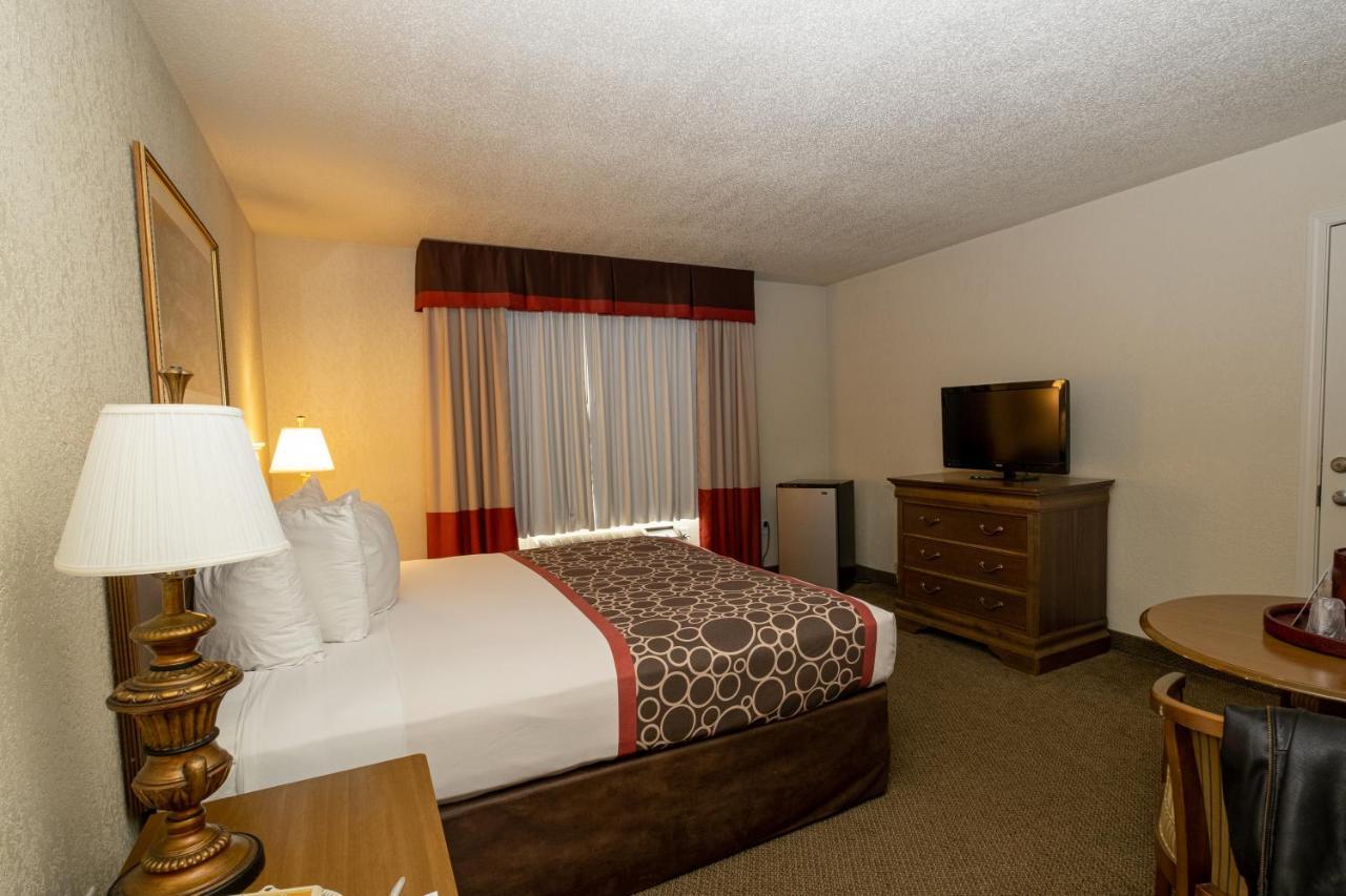 Hilltop Inn & Suites, Near Foxwoods Casino Норт-Стонінгтон Екстер'єр фото