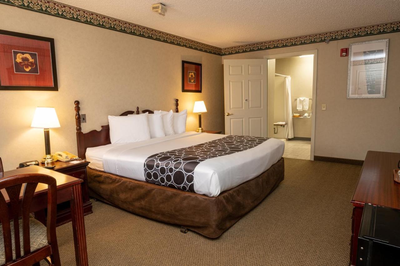 Hilltop Inn & Suites, Near Foxwoods Casino Норт-Стонінгтон Екстер'єр фото