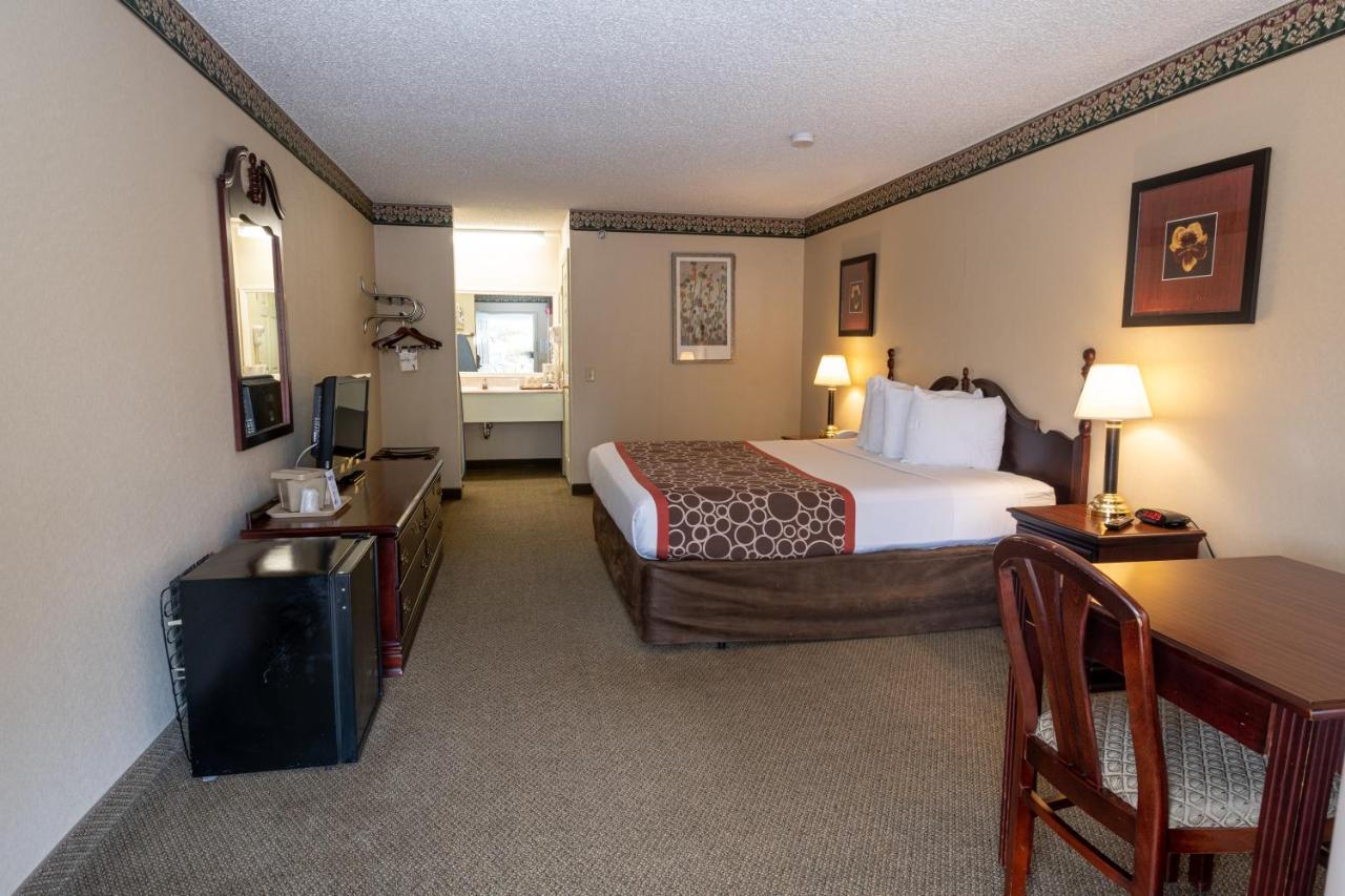 Hilltop Inn & Suites, Near Foxwoods Casino Норт-Стонінгтон Екстер'єр фото