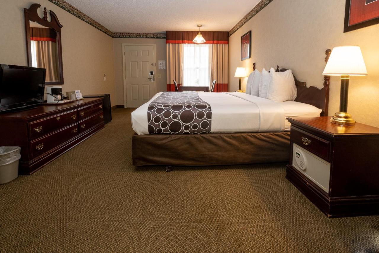 Hilltop Inn & Suites, Near Foxwoods Casino Норт-Стонінгтон Екстер'єр фото