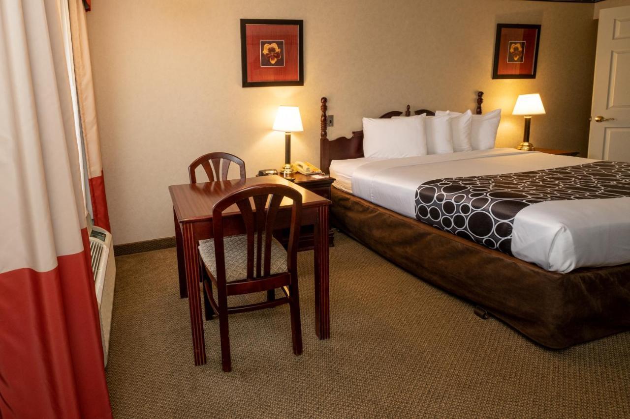 Hilltop Inn & Suites, Near Foxwoods Casino Норт-Стонінгтон Екстер'єр фото