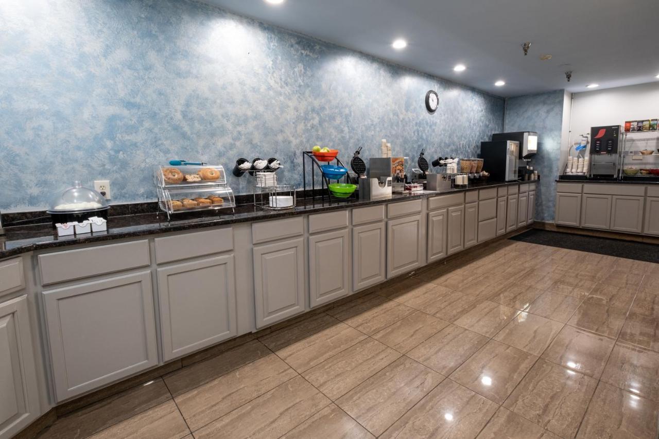 Hilltop Inn & Suites, Near Foxwoods Casino Норт-Стонінгтон Екстер'єр фото