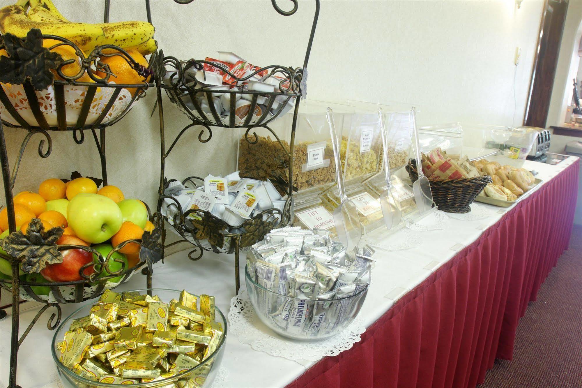 Hilltop Inn & Suites, Near Foxwoods Casino Норт-Стонінгтон Екстер'єр фото